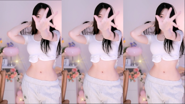 image.png 골반에 살짝 걸친 헐렁한 바지.JPG