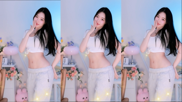 image.png 골반에 살짝 걸친 헐렁한 바지.JPG